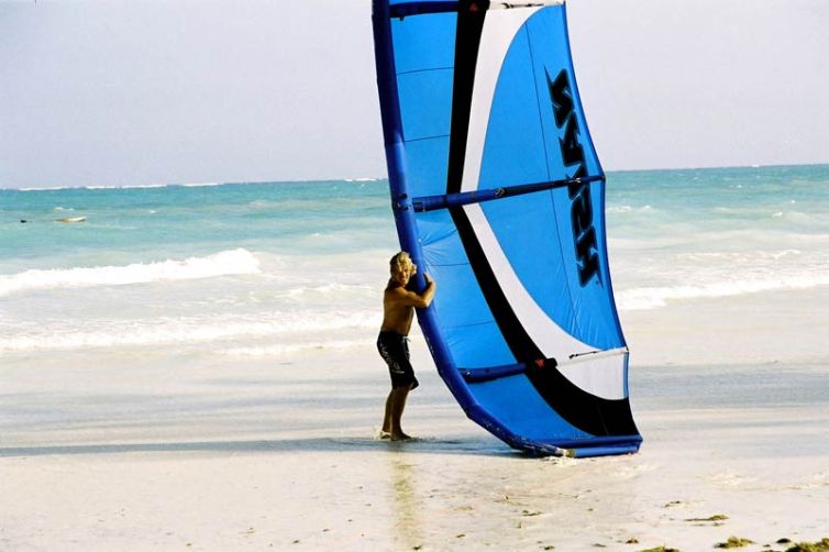 Kinondo Kwetu Kite Surfing