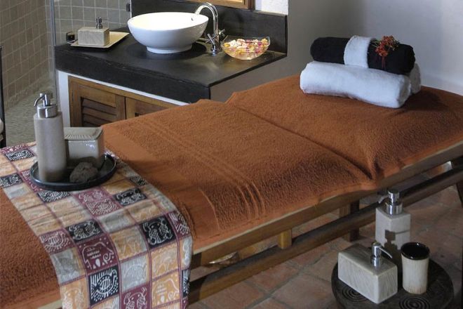 Pinewood Beach Resort & Spa Massage Room