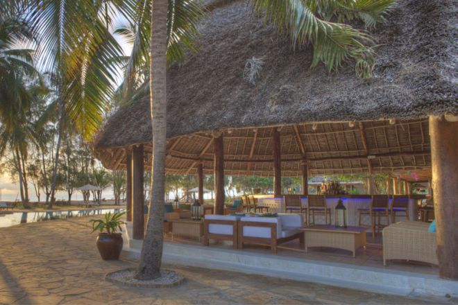 Bluebay Beach Resort & Spa palms poolside bar