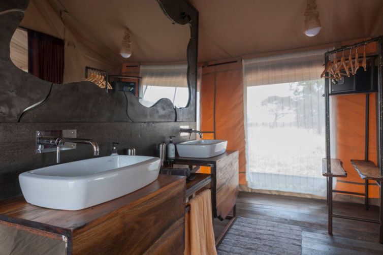 Kichuguu Camp bathroom