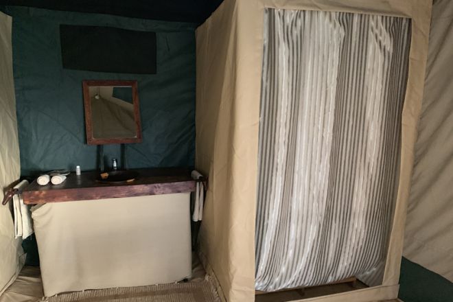 Kirurumu Serengeti Camp tent bathroom