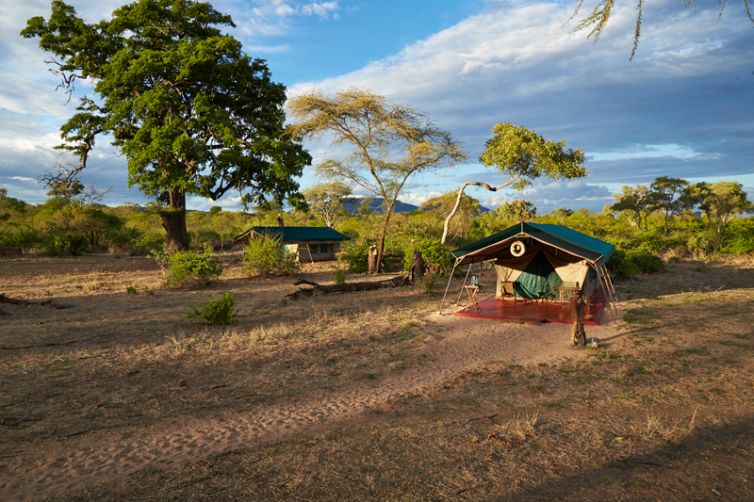 Mdonya Old River Camp tents exterior