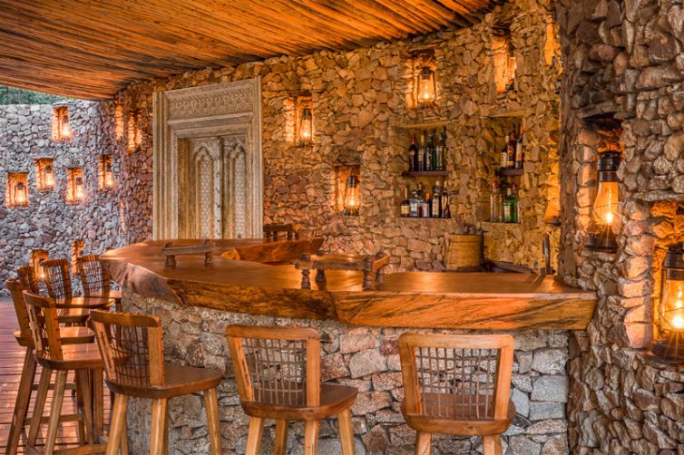 Mwiba Lodge bar