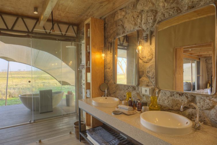 Namiri Plains bathroom