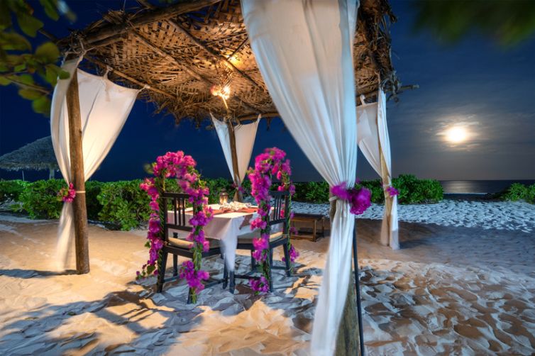 Next Paradise Boutique Resort beach dining