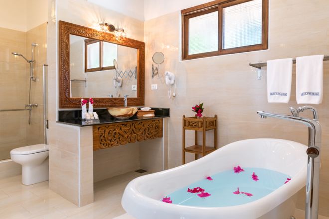 Next Paradise Boutique Resort honeymoon suite bathroom