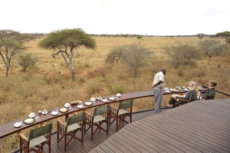 Olivers Camp breakfast deck