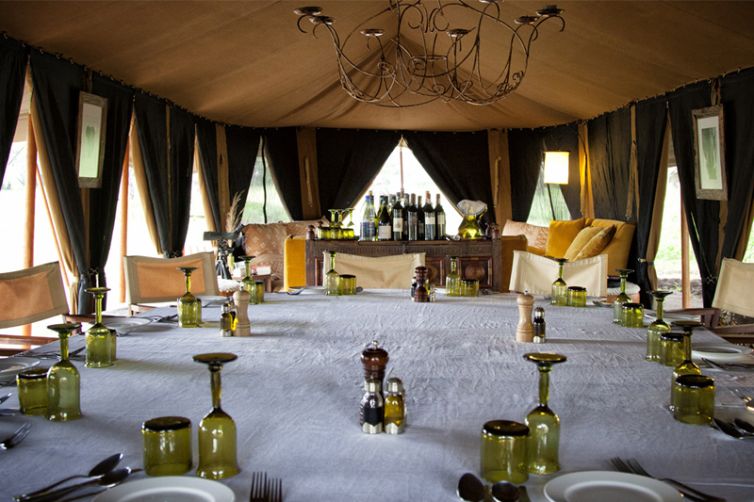 Serian Serengeti Camp dining and lounge