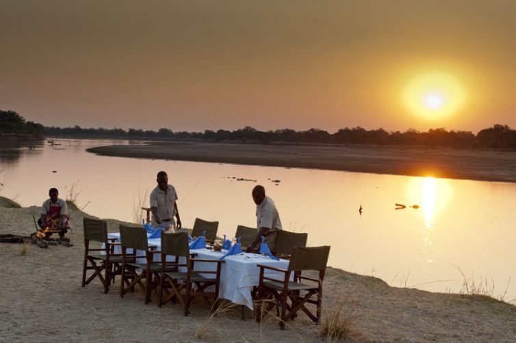 Tena Tena Bush Dinner