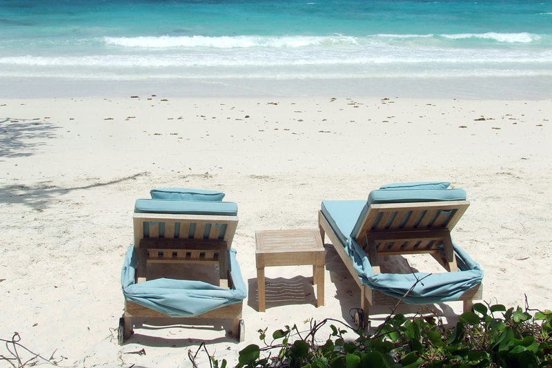 seychelles beach sun loungers