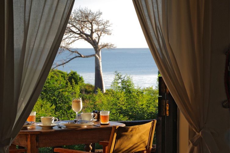 kinondo-kwetu-balcony