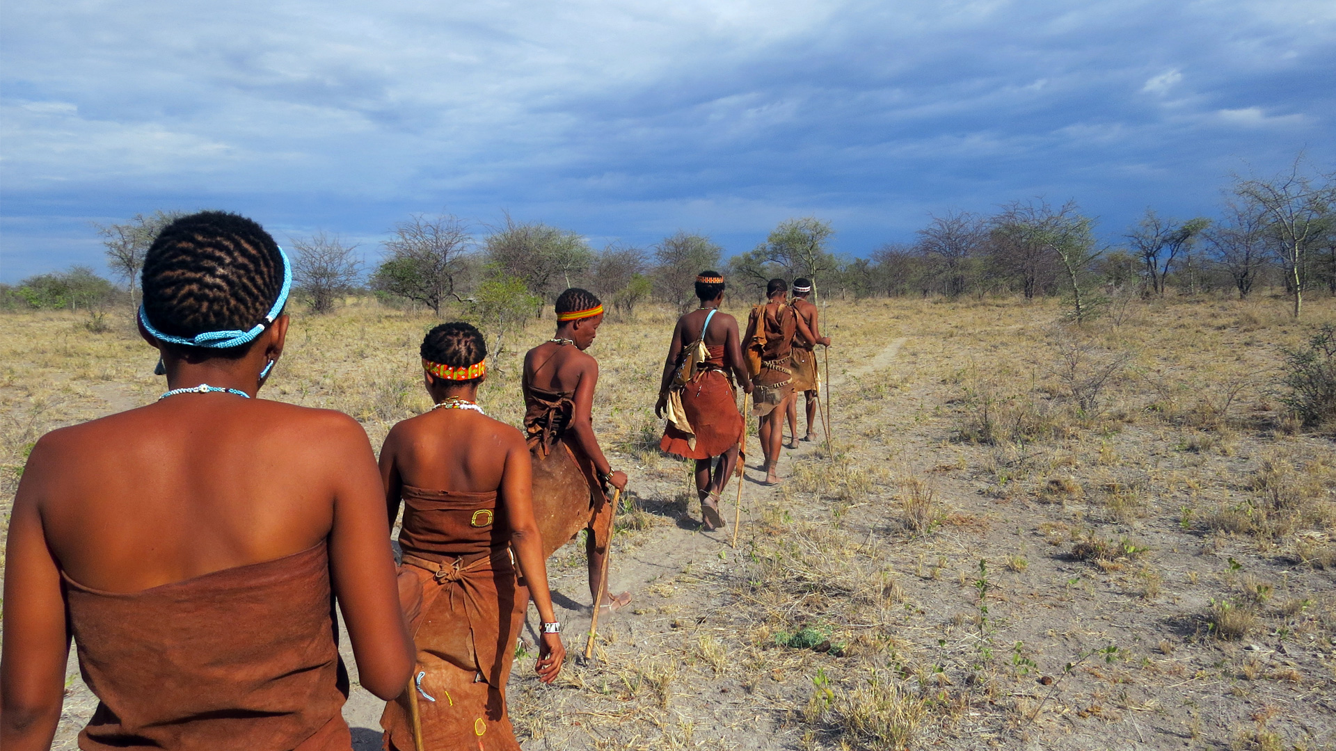 botswana-walking-Bushman-walk-SC_FG