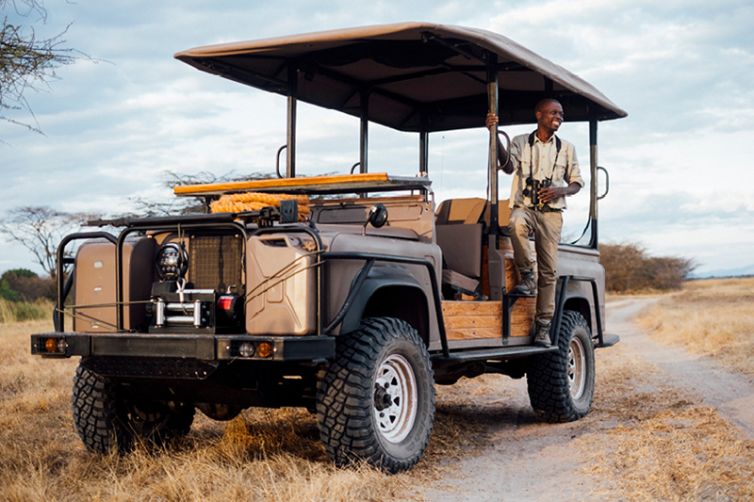 Usangu-Expedition-Camp-vehicle