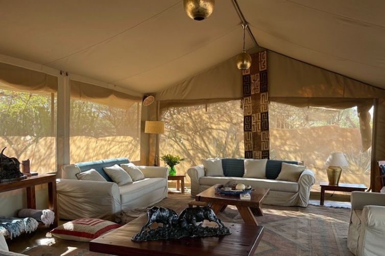 Karisia-Tumaren-Living-tent-cc_KWS