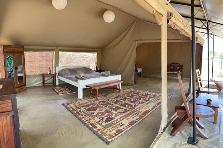 Karisia-Tumaren-Tent-Family-cc_KWS