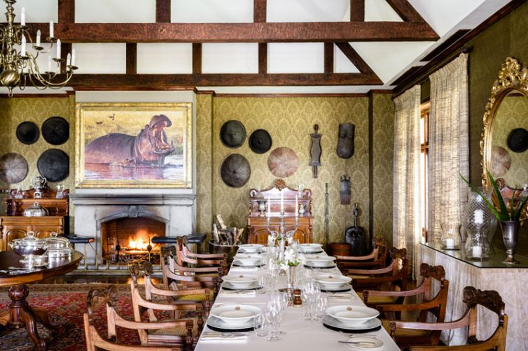 singita-Sasakwa-lodge-dining-table