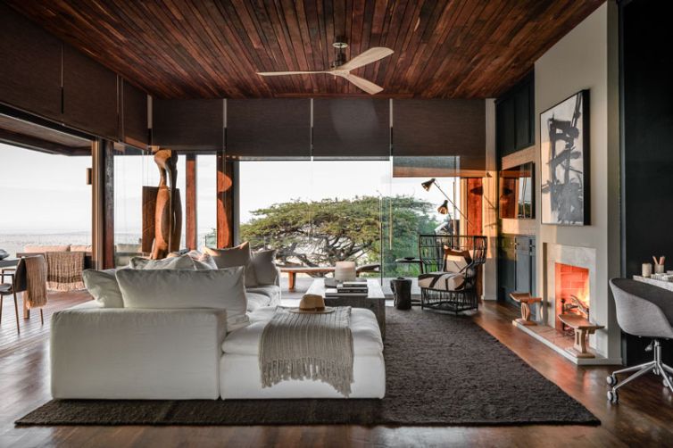 singita-Sasakwa-lodge-hillside-suite-lounge