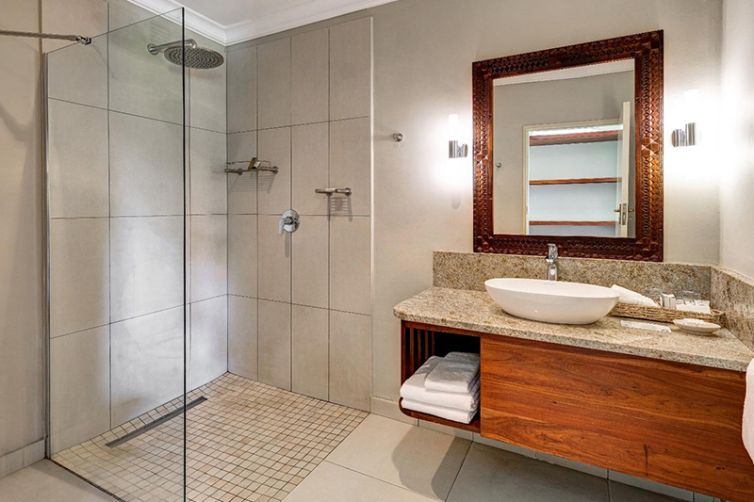 Ilala-Lodge-Hotel-standard-bathroom-c_ILH