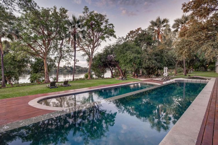 the-palm-river-hotel-Swimming-pool-and-Zambezi-River