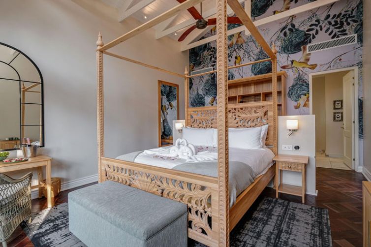 the-palm-river-hotel-bedroom-honeymoon-suite