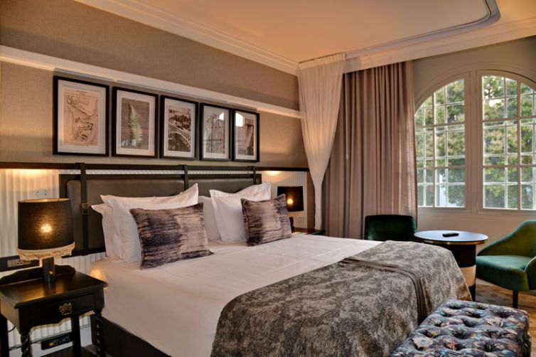 the-victoria-falls-hotel-Classic-Room---Bedroom
