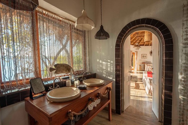 Tongabezi-Lodge-Bird-House-bathroom-c_GS