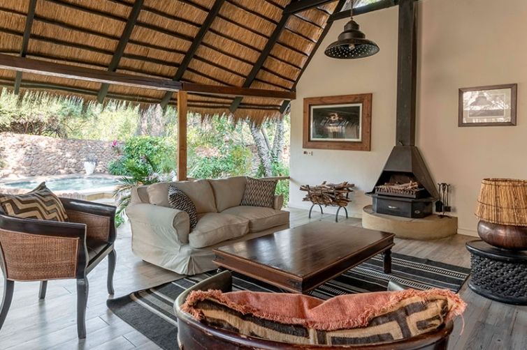 Tongabezi-Lodge-Garden-House-living-c_GS