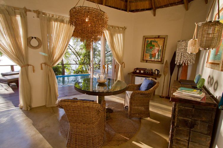 Tongabezi-Lodge-Honeymoon-House-dining-c_GS
