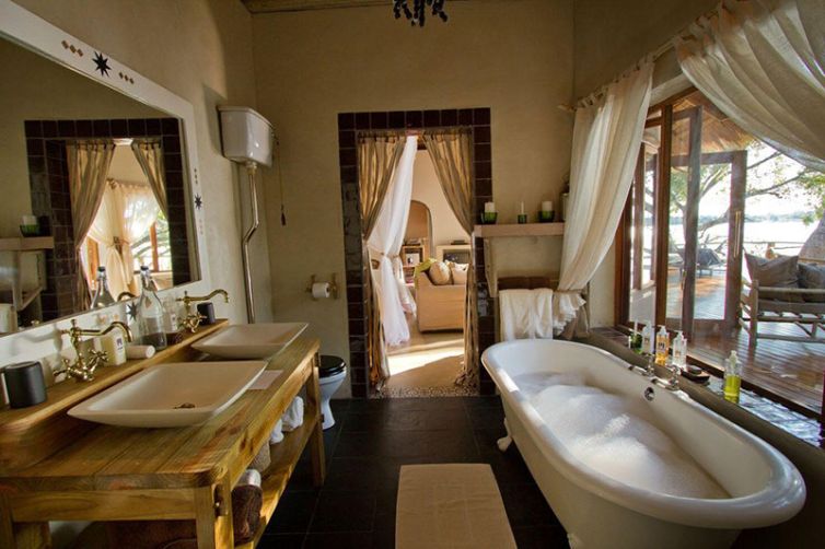 Tongabezi-Lodge-River-Cottage-bathroom-c_GS