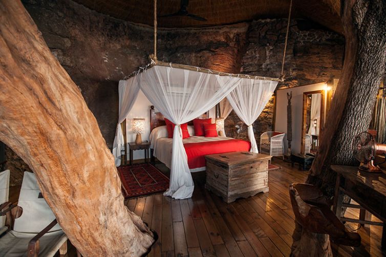 Tongabezi-Lodge-Tree-house-bedroom-c_GS