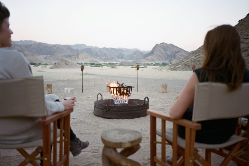 21 Hoanib Valley Drinks around the fire