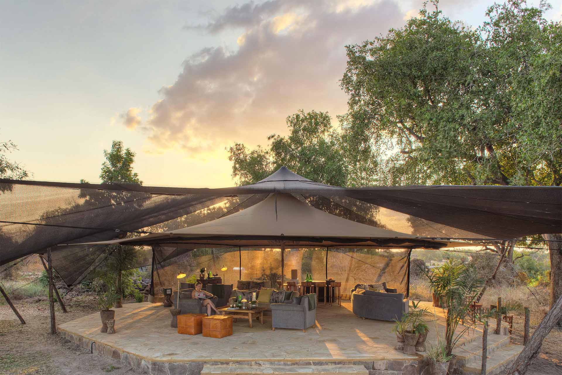 Roho ya Selous The lounge and Bar area